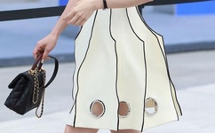 我的小兔兔被男生咬着的感觉